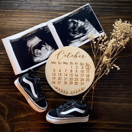 Pregnancy Announcement Disc | Wood Milestone Disc | Pregnancy | Baby Gear | Pregnancy Photos | Wooden Baby Decor | Wood Calendar | Engraved