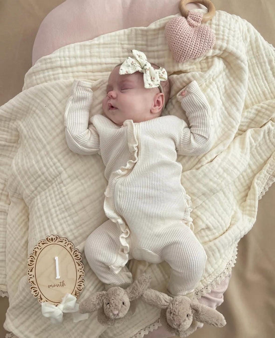 vintage inspired milestones | baby milstone | monthly milestone | personalized baby sign | Birth announcement | baby shower | new baby