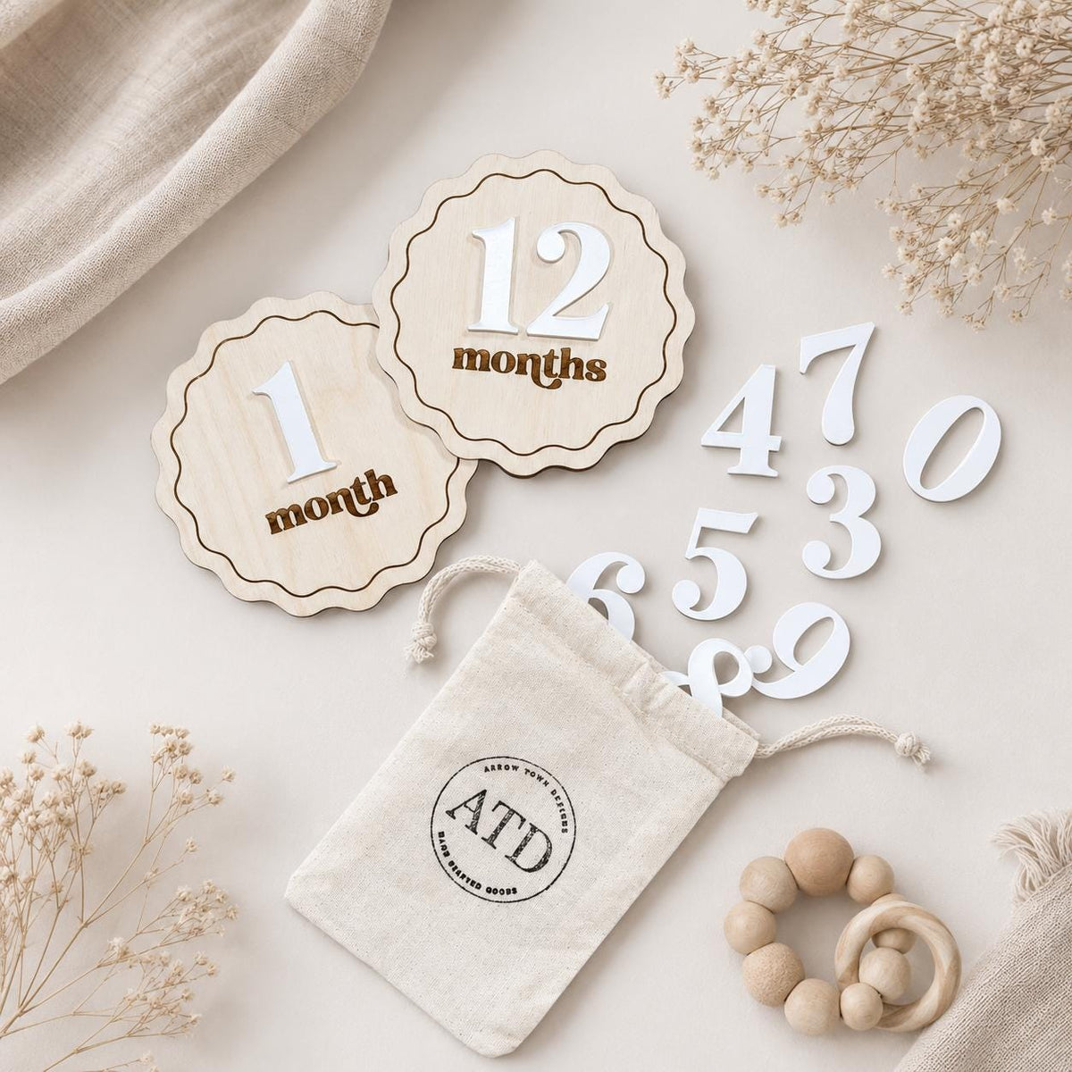Wood Baby Milestone Discs, Monthly Baby Milestone, First Year Photo Props, Wooden Baby Milestone Signs, Monthly Baby Photos, Newborn Baby